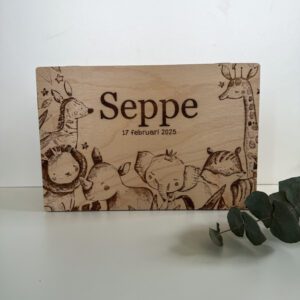 Houten memorybox met jungle print – gepersonaliseerde herinneringsbox voor baby
