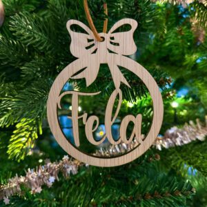 Kerstbal met naam en strik