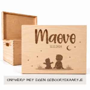 Houten memorybox met eigen geboortekaartje gegraveerd met naam en geboortedatum