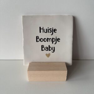Tegeltje met tekst zwangerschapsaankondiging