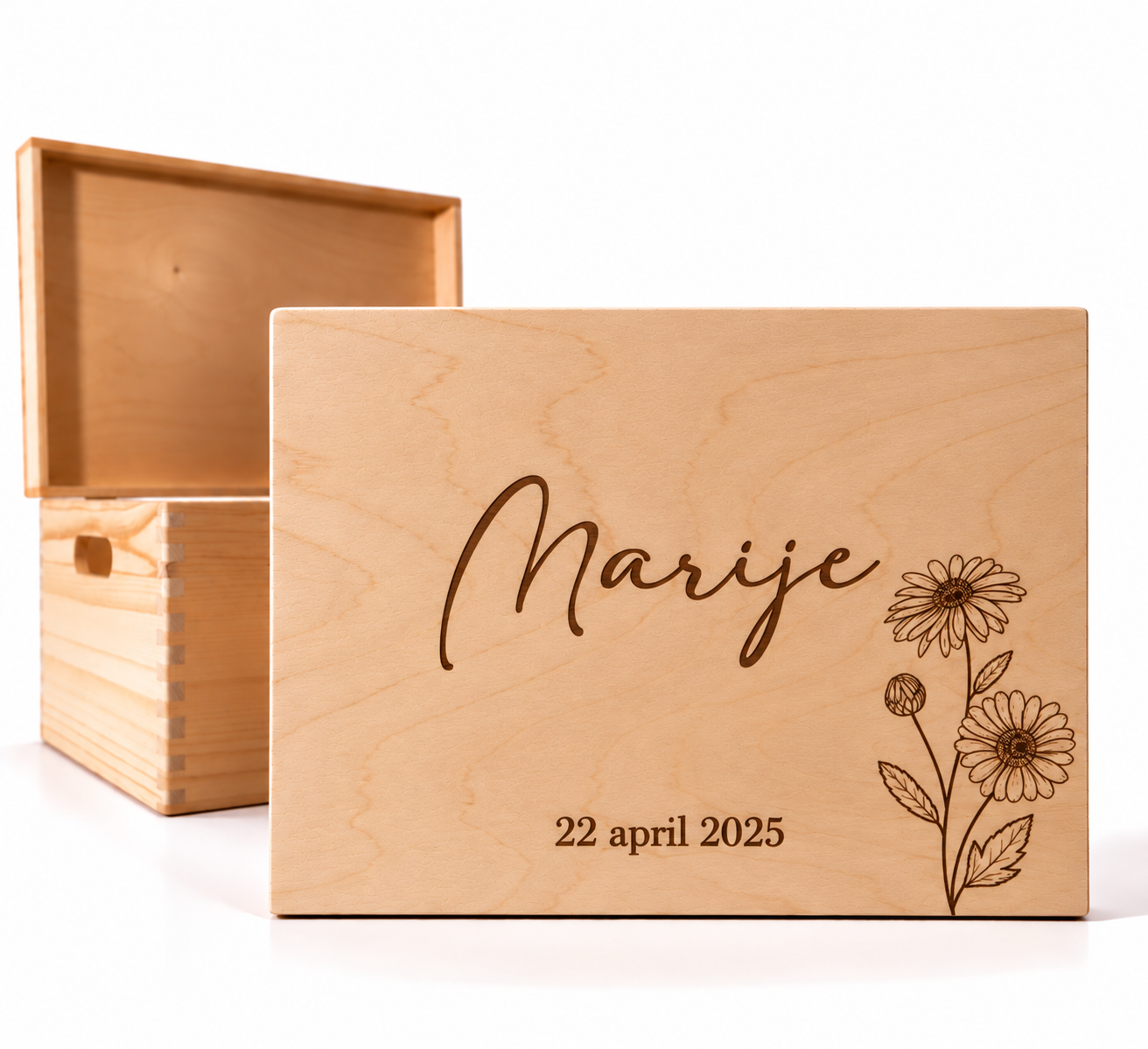 Houten memorybox geboortebloem met naam en geboortedatum gegraveerd