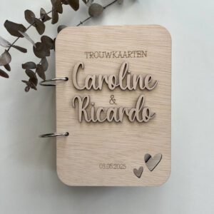Houten bewaarbundel met gravure – persoonlijk bundelboek voor trouwkaarten