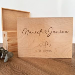 Houten herinneringskist met gravure – gepersonaliseerde memorybox voor bruiloft
