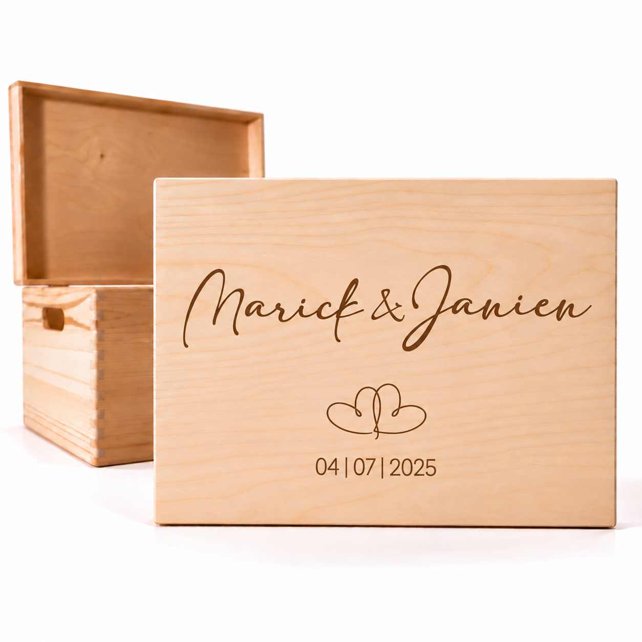 Houten memorybox met namen en geboortedatum voor bruiloft als huwelijkscadeau