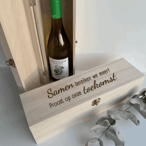Luxe houten wijnkist relatiegeschenk met logo of tekst