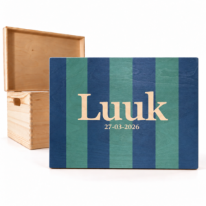 Houten memorybox – Strepen jongen