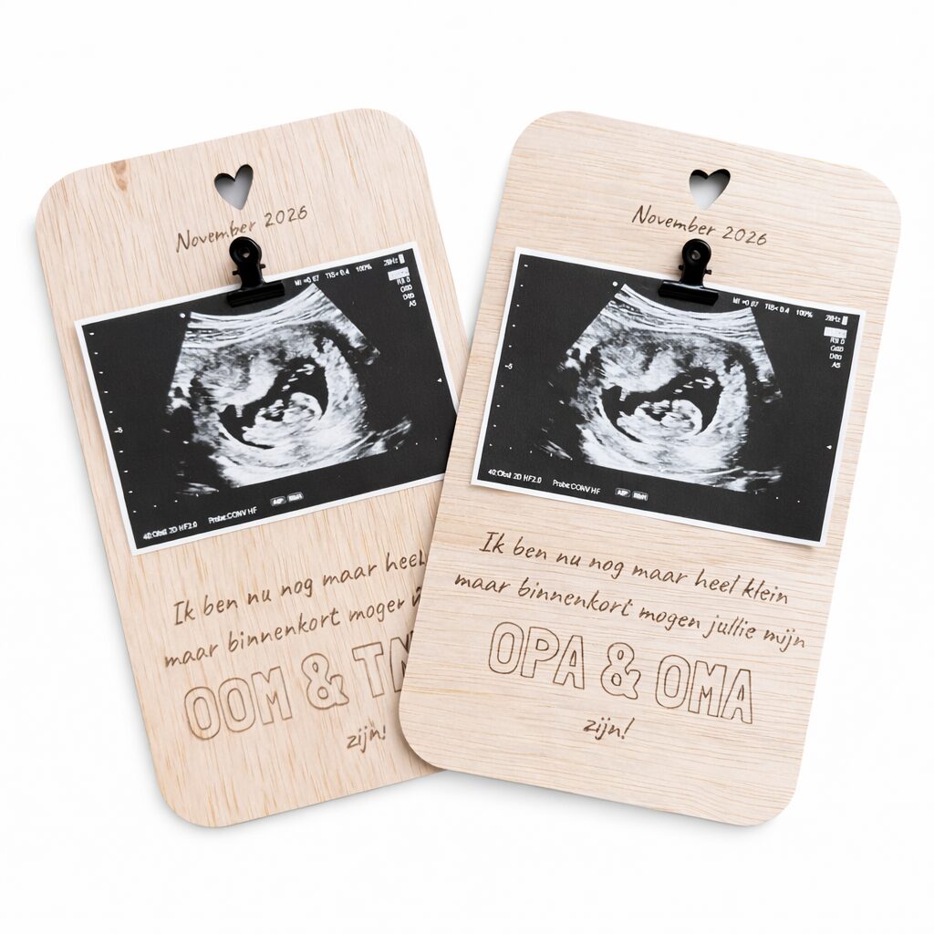 Houten aankondigingsbordjes opa en oma oom en tante en diverse teksten