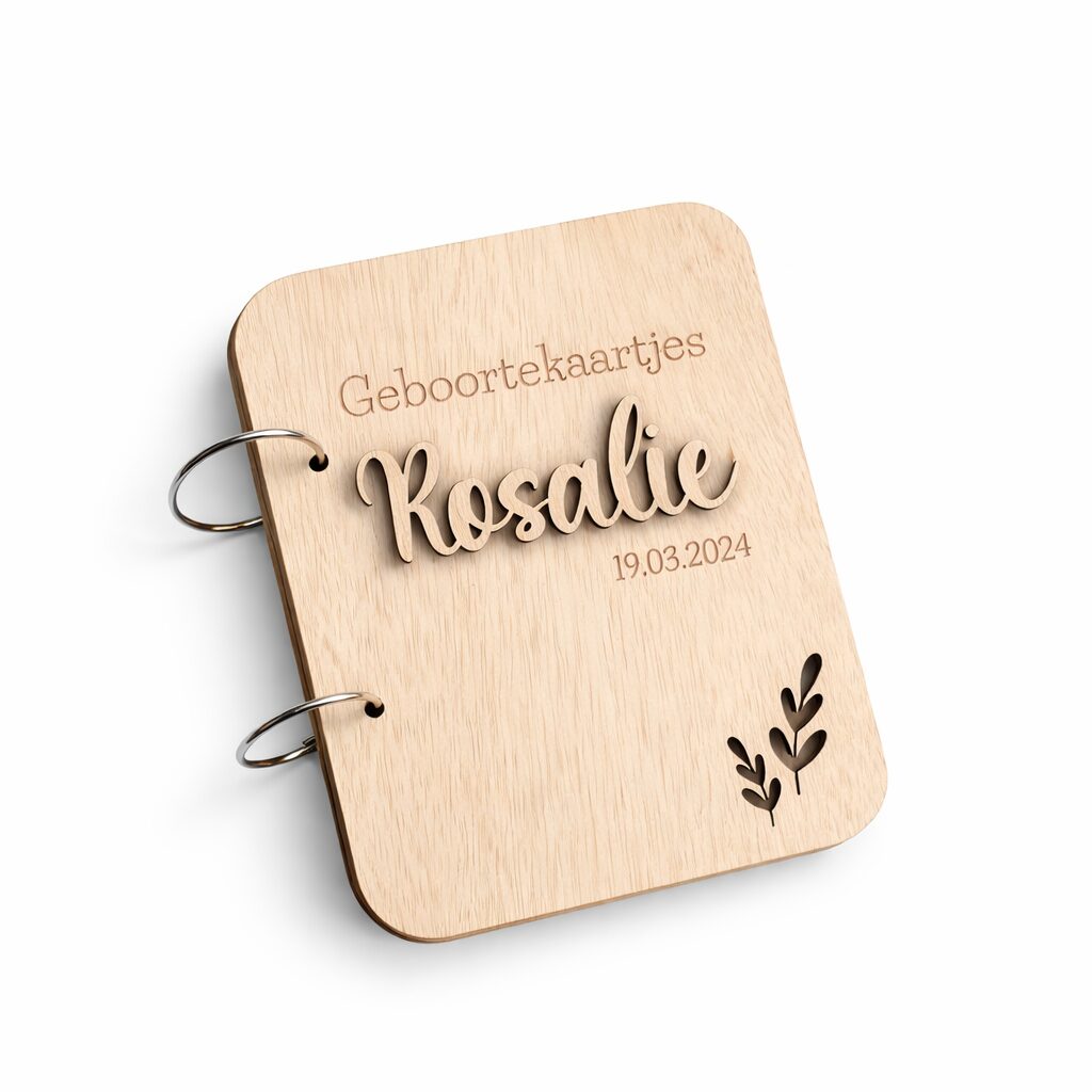 Geboortekaartjes bundel van hout voor geboortekaartjes na geboorte