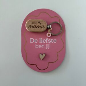 Houten sleutelhanger met gegraveerde tekst de liefste mama