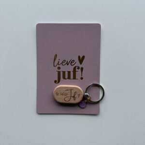 Houten sleutelhanger met gegraveerde tekst de liefste juf
